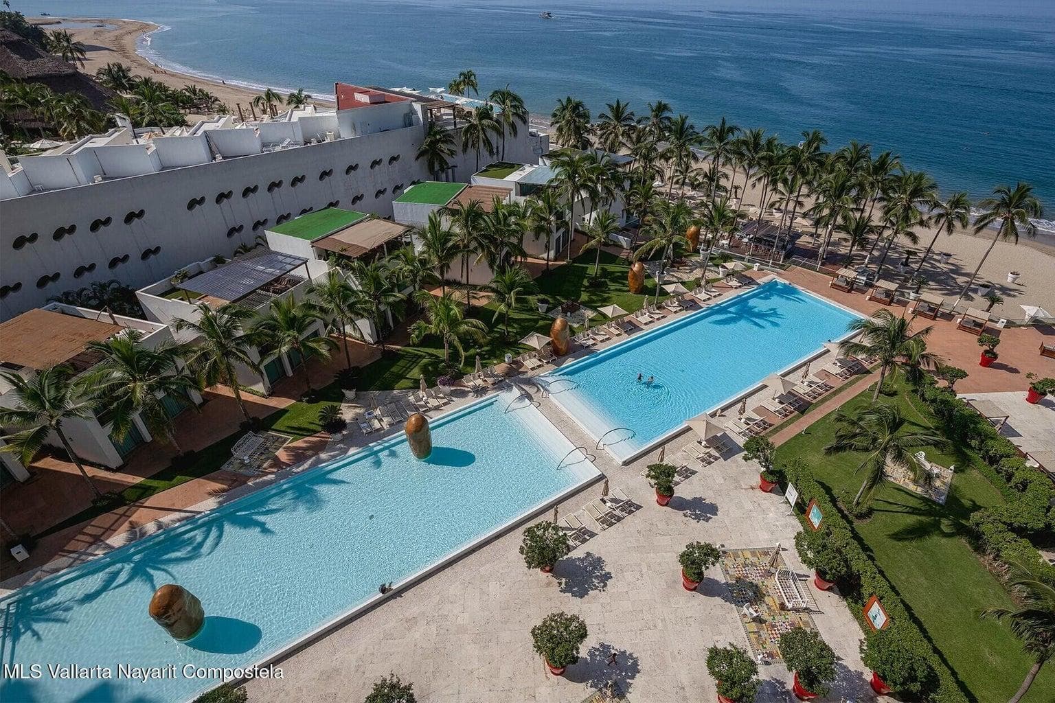 Departamento en Venta en Icon Puerto Vallarta frente a playa.